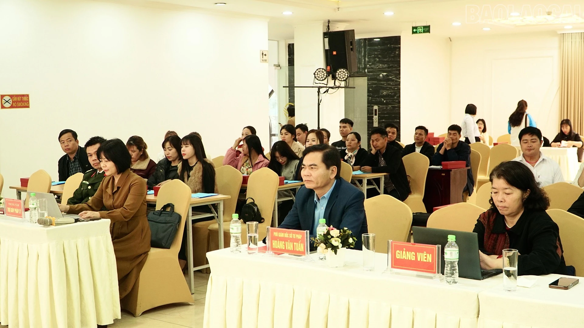 baolaocai-tr_23-12-hoinghi2.jpg