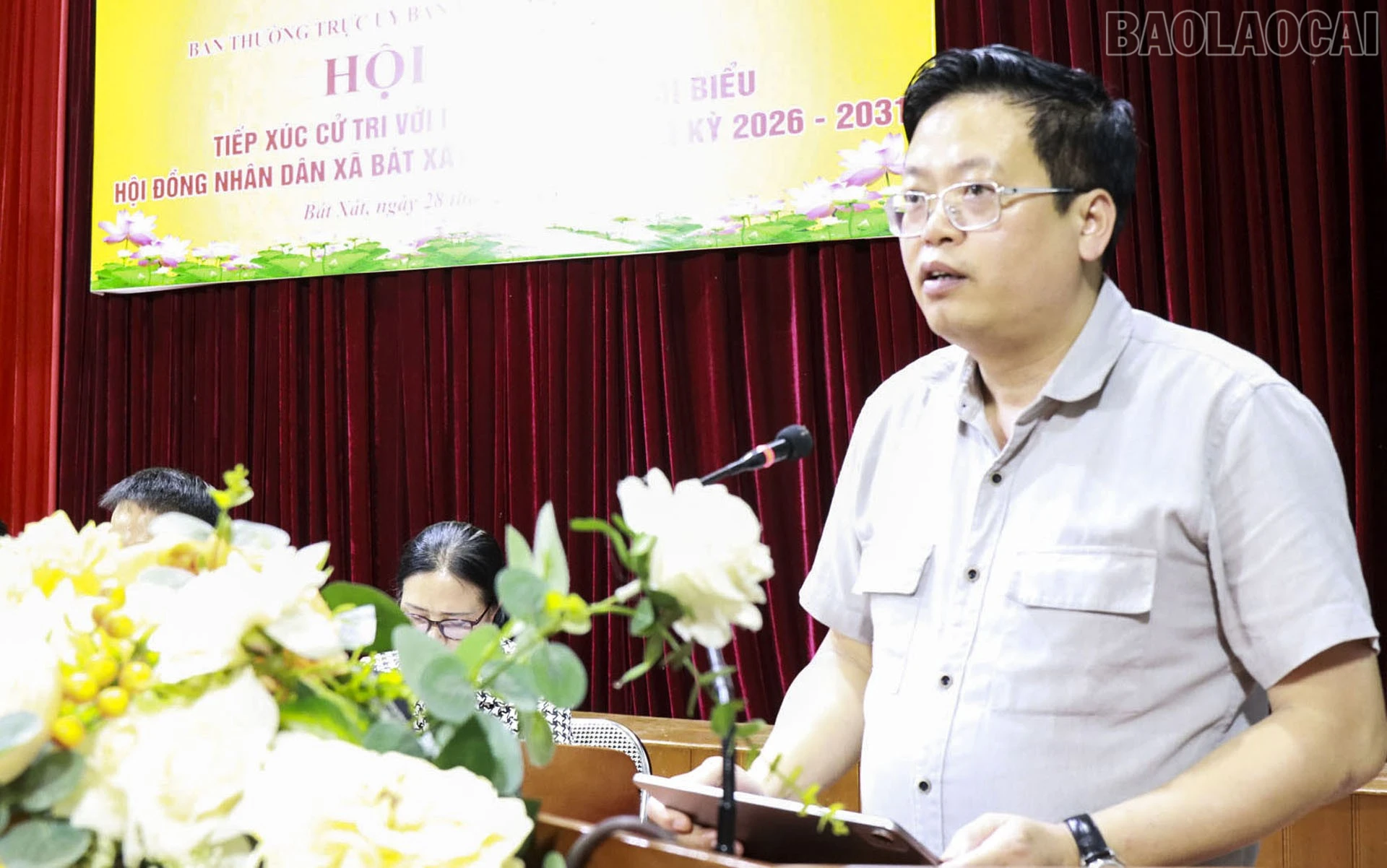 Ông Nguyễn Mạnh Hùng - Chủ tịch UBND xã Bát Xát thay mặt các ứng cử viên phát biểu ý kiến.