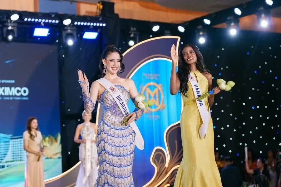 111 thí sinh Miss World 2026 nhận sash tại Hải Phòng.