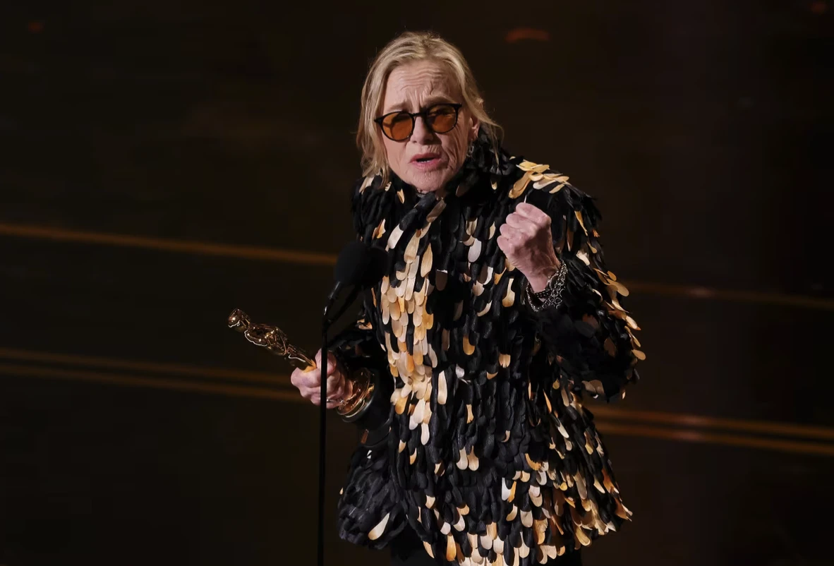 Nữ diễn viên Amy Madigan phát biểu khi nhận giải Oscar lần thứ 98.