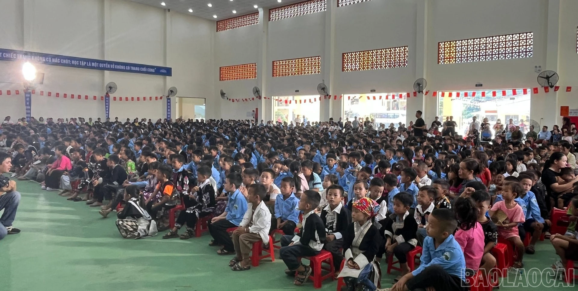 Trên 1.000 cháu học sinh tham dự đêm hội trăng rằm.