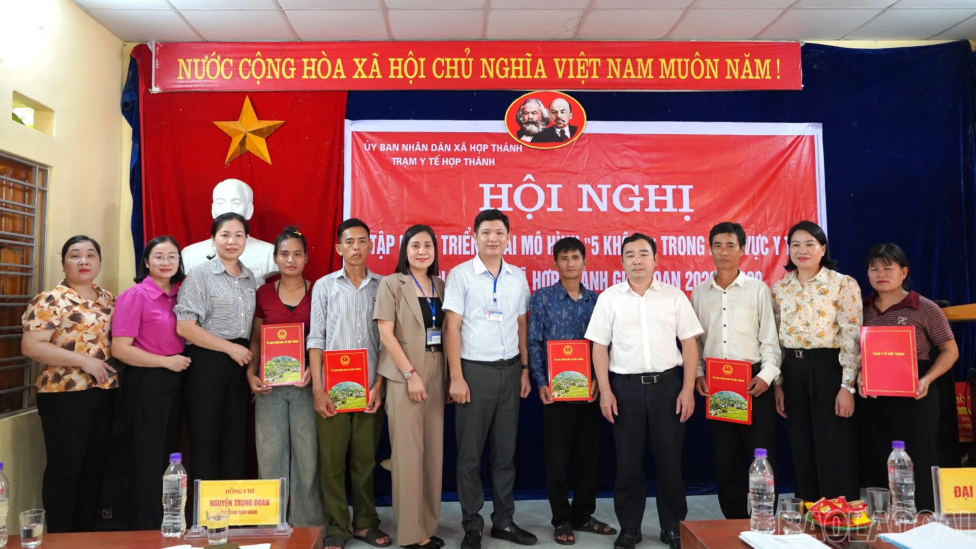 Ra mắt Ban Chủ nhiệm câu lạc bộ "5 không" tại thôn Láo Lý.