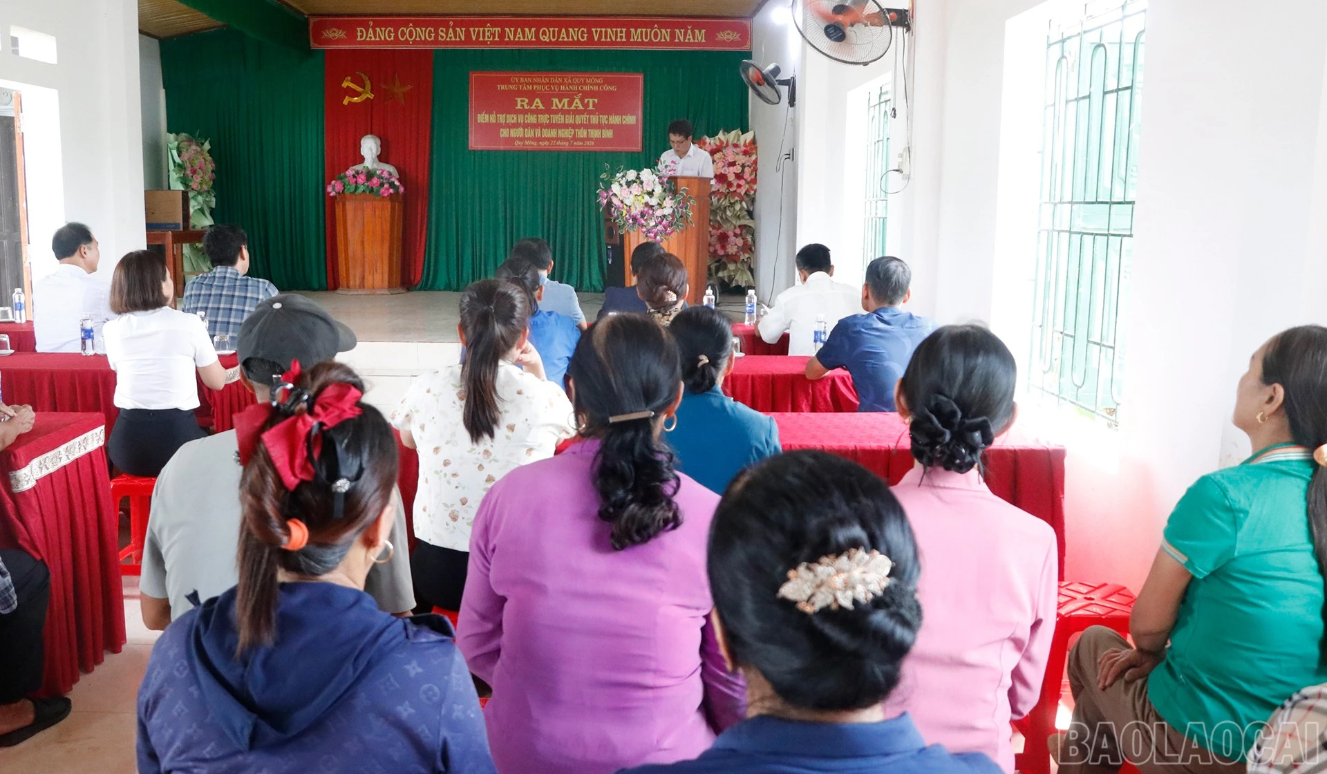 Quang cảnh hội nghị ra mắt điểm hỗ trợ giải quyết thủ tục hành chính tại thôn Thịnh Bình.
