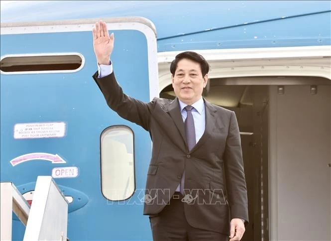 vna-potal-chu-tich-nuoc-ket-thuc-chuyen-tham-chinh-thuc-peru-va-tham-du-tuan-le-cap-cao-apec-2024-stand-268.jpg