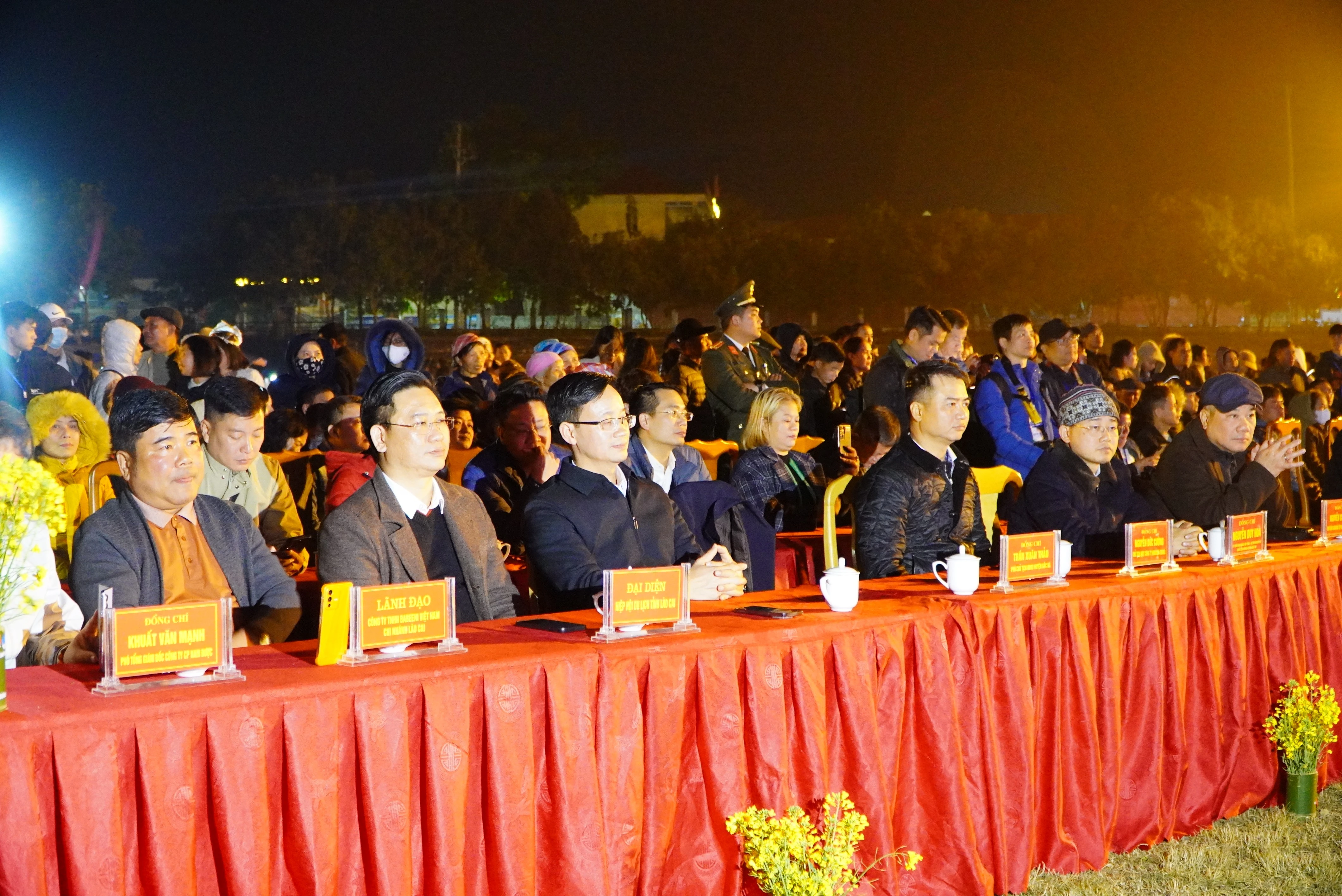 cac-dai-bieu-du-chuong-trinh-khai-mac-3.jpg