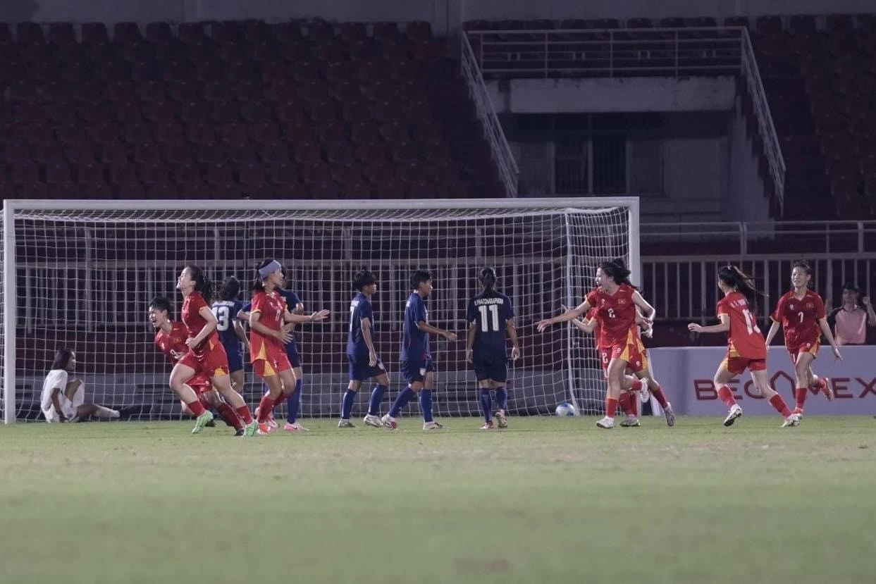 U19 nữ Việt Nam đã có được bàn gỡ hòa ngay đầu hiệp 2. Ảnh VFF
