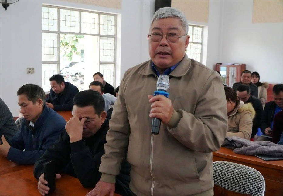 nguoi-dan-xa-cam-con-phat-bieu-y-kien-1-9185.jpg