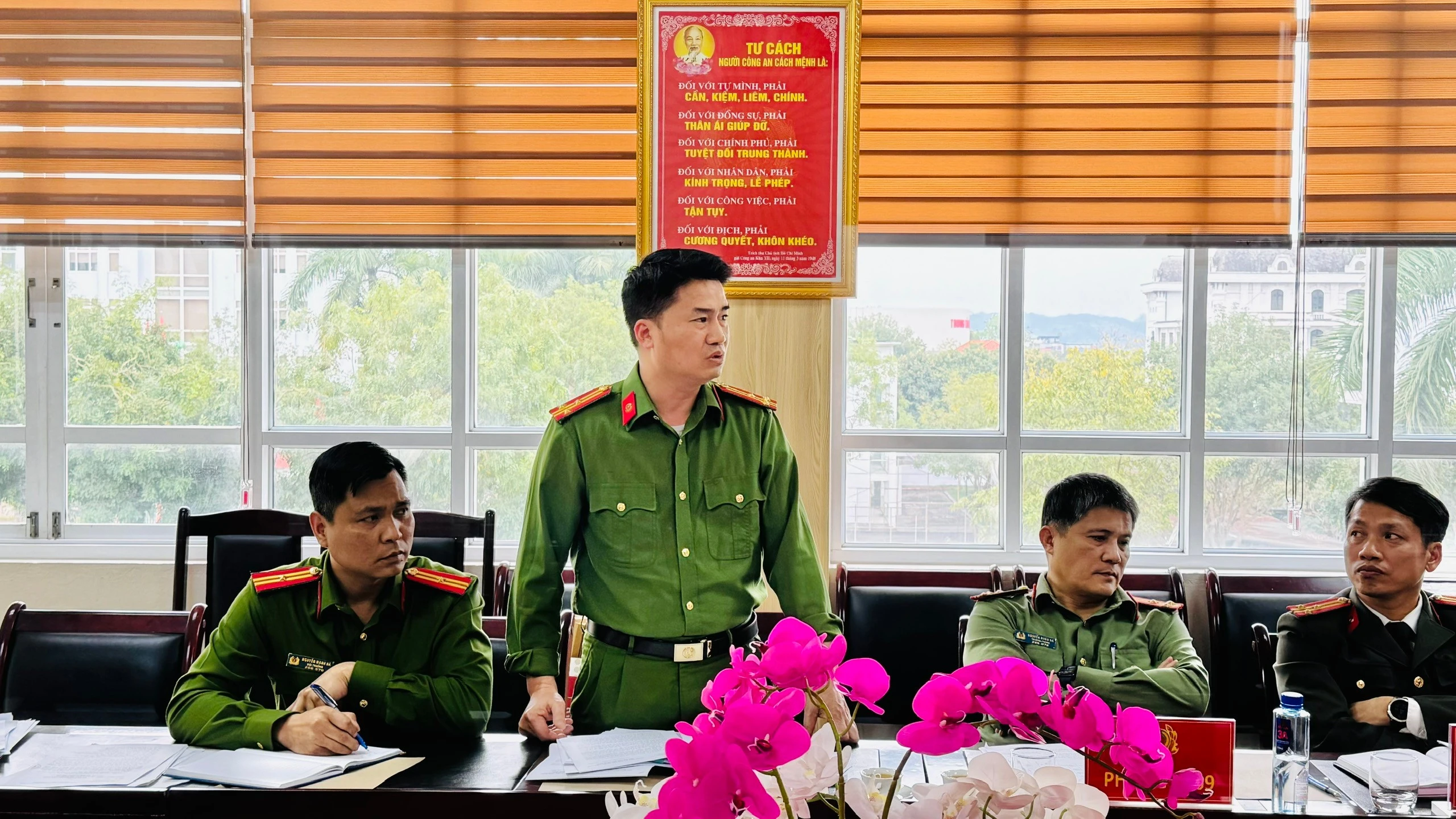 anh-3-lanh-dao-cac-phong-nghiep-vu-neu-y-kien-tham-luan-tai-hoi-nghi-4.jpg