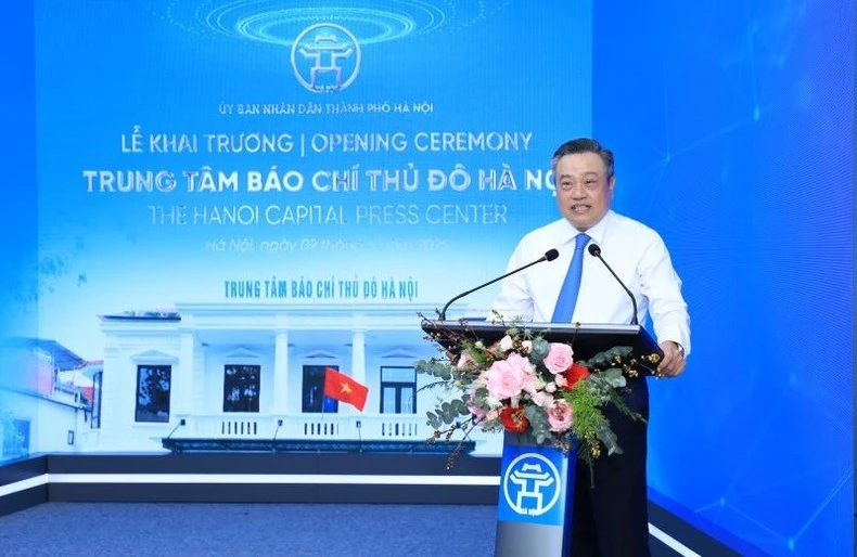 Chủ tịch Ủy ban nhân dân thành phố Hà Nội Trần Sỹ Thanh phát biểu tại lễ khai trương.