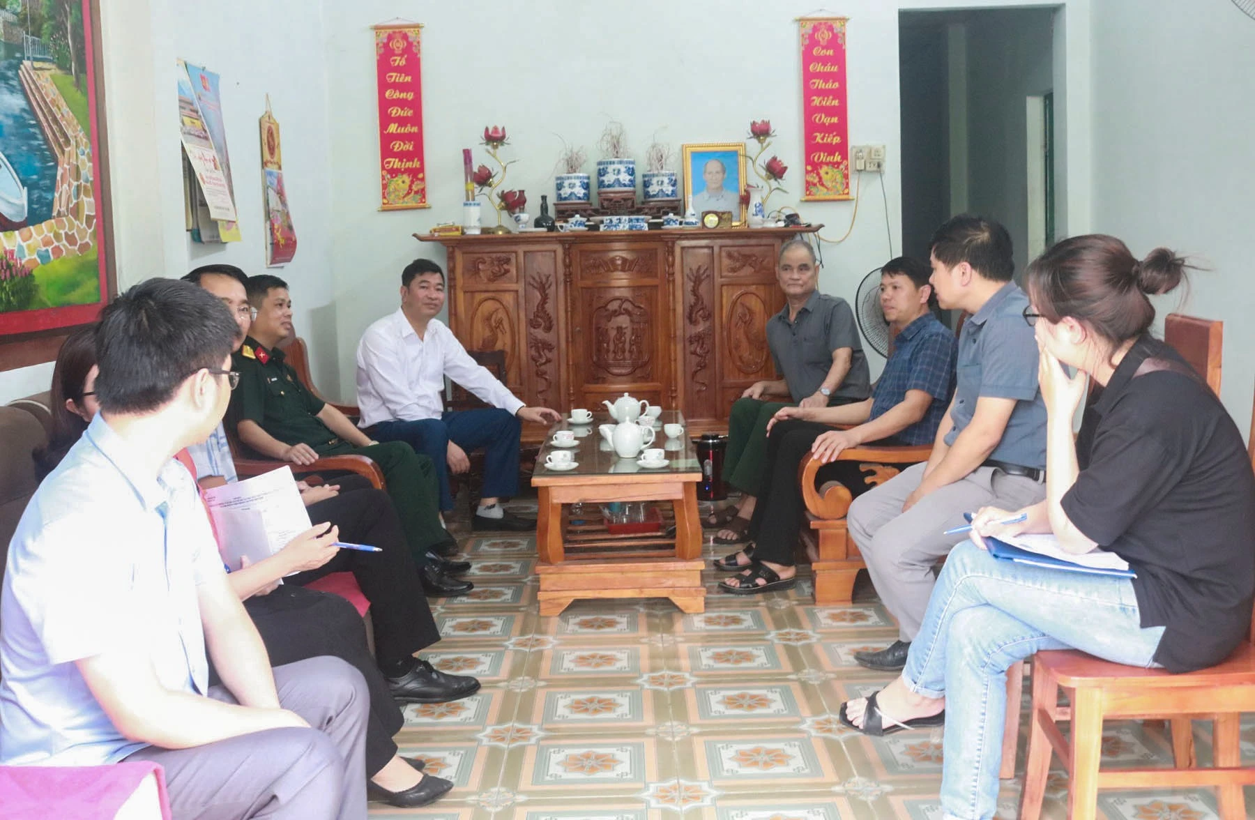 tham-hoi-dong-vien-gia-dinh-cuu-chien-binh-bui-tong-ninh-thi-tran-bat-xat.jpg