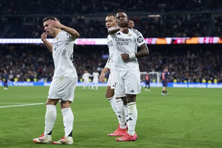 Các cầu thủ Real Madrid mừng chiến thắng trước Celta Vigo. Ảnh: Getty