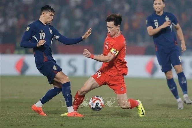 Hoàng Đức thi đấu tích cực và đóng vai trò giữ nhịp trận đấu cho đội tuyển Việt Nam. Ảnh: Minh Quyết/TTXVN