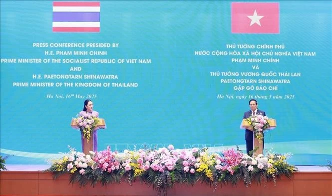 Thủ tướng Phạm Minh Chính và Thủ tướng Thái Lan Paetongtarn Shinawatra công bố Việt Nam và Thái Lan nâng cấp quan hệ lên Đối tác chiến lược toàn diện. Ảnh: Dương Giang/TTXVN