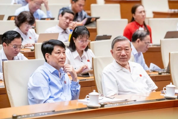 Tổng Bí thư Tô Lâm, Chủ tịch nước Lương Cường dự phiên thảo luận.