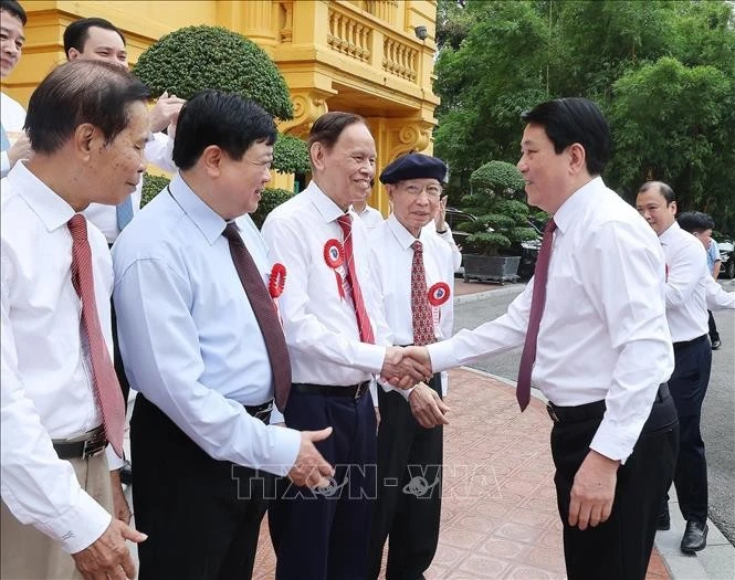Chủ tịch nước Lương Cường gặp mặt các nhà báo tiêu biểu toàn quốc.