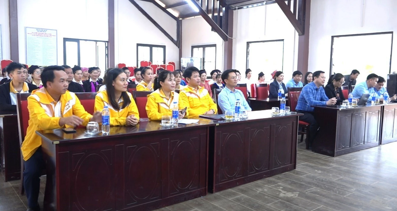 dai-bieu-hoc-vien-va-nhan-dan-den-du-buoi-khai-giang-4901.jpg