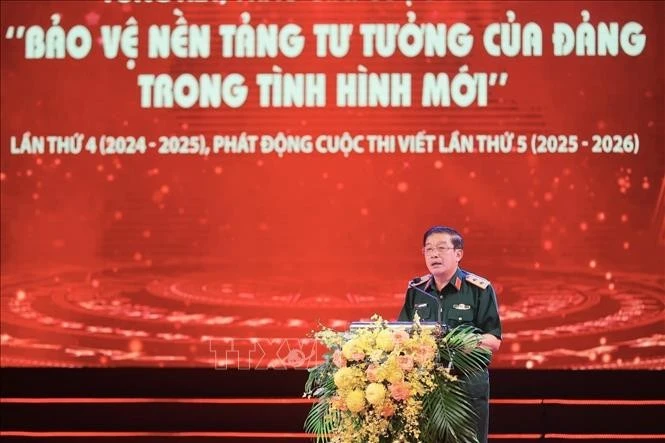 Trung tướng Trương Thiên Tô, Phó Chủ nhiệm Tổng cục Chính trị Quân đội Nhân dân Việt Nam, Trưởng Ban Chỉ đạo cuộc thi phát biểu. Ảnh: Minh Quyết/TTXVN