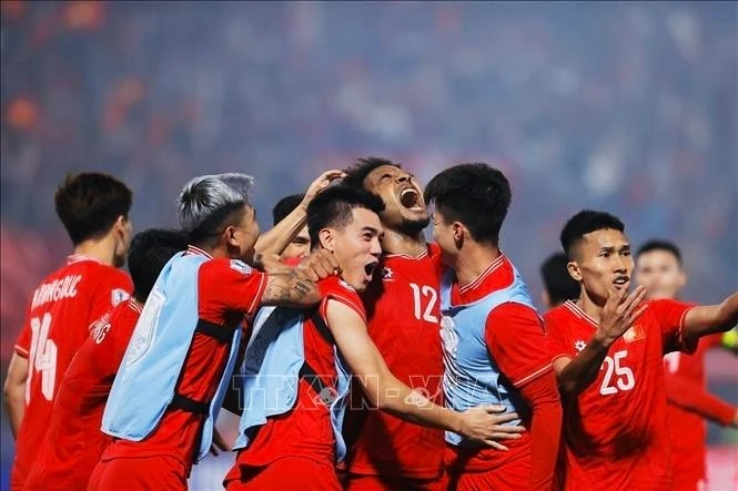 Cách biệt 1 bàn cũng chưa đủ để đảm bảo để Việt Nam có thể đăng quang vô địch. Ảnh: TTXVN