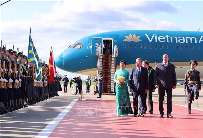 Tổng Bí thư Tô Lâm và Phu nhân đến thủ đô Moskva, bắt đầu chuyến thăm chính thức Liên bang Nga và dự Lễ kỷ niệm 80 năm Ngày Chiến thắng trong chiến tranh Vệ quốc vĩ đại. Ảnh: Thống Nhất – TTXVN