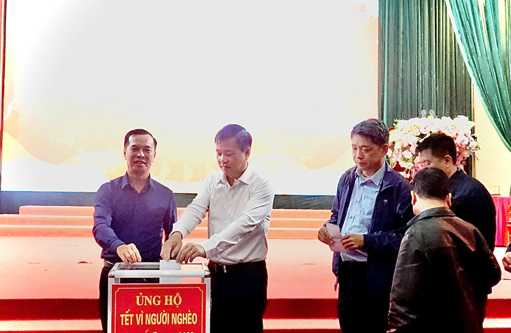 cac-tap-the-ca-nhan-tha-gia-ung-ho.jpg