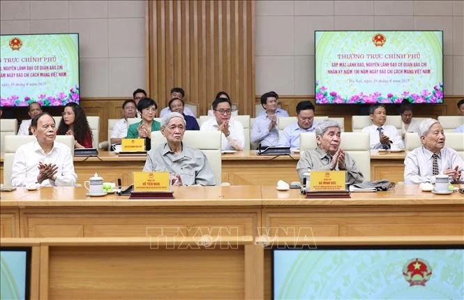 Nguyên lãnh đạo các cơ quan báo chí tham dự buổi gặp.