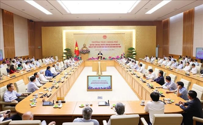 Thủ tướng Phạm Minh Chính chủ trì cuộc gặp của Thường trực Chính phủ với lãnh đạo, nguyên lãnh đạo các cơ quan báo chí. Ảnh: Dương GiangTTXVN