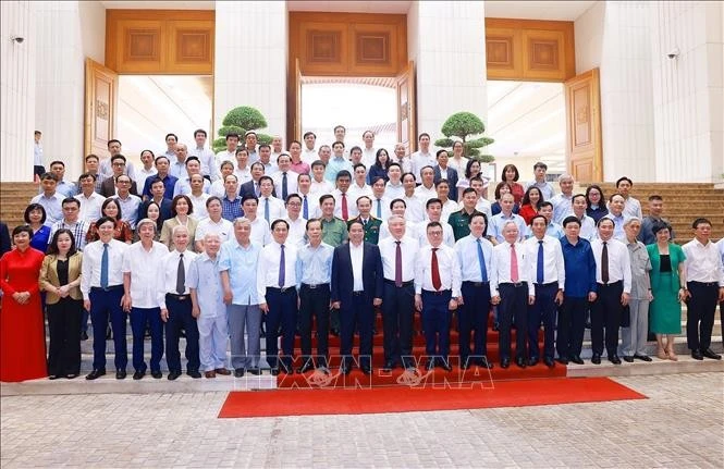 Thủ tướng Phạm Minh Chính với lãnh đạo, nguyên lãnh đạo các cơ quan báo chí.