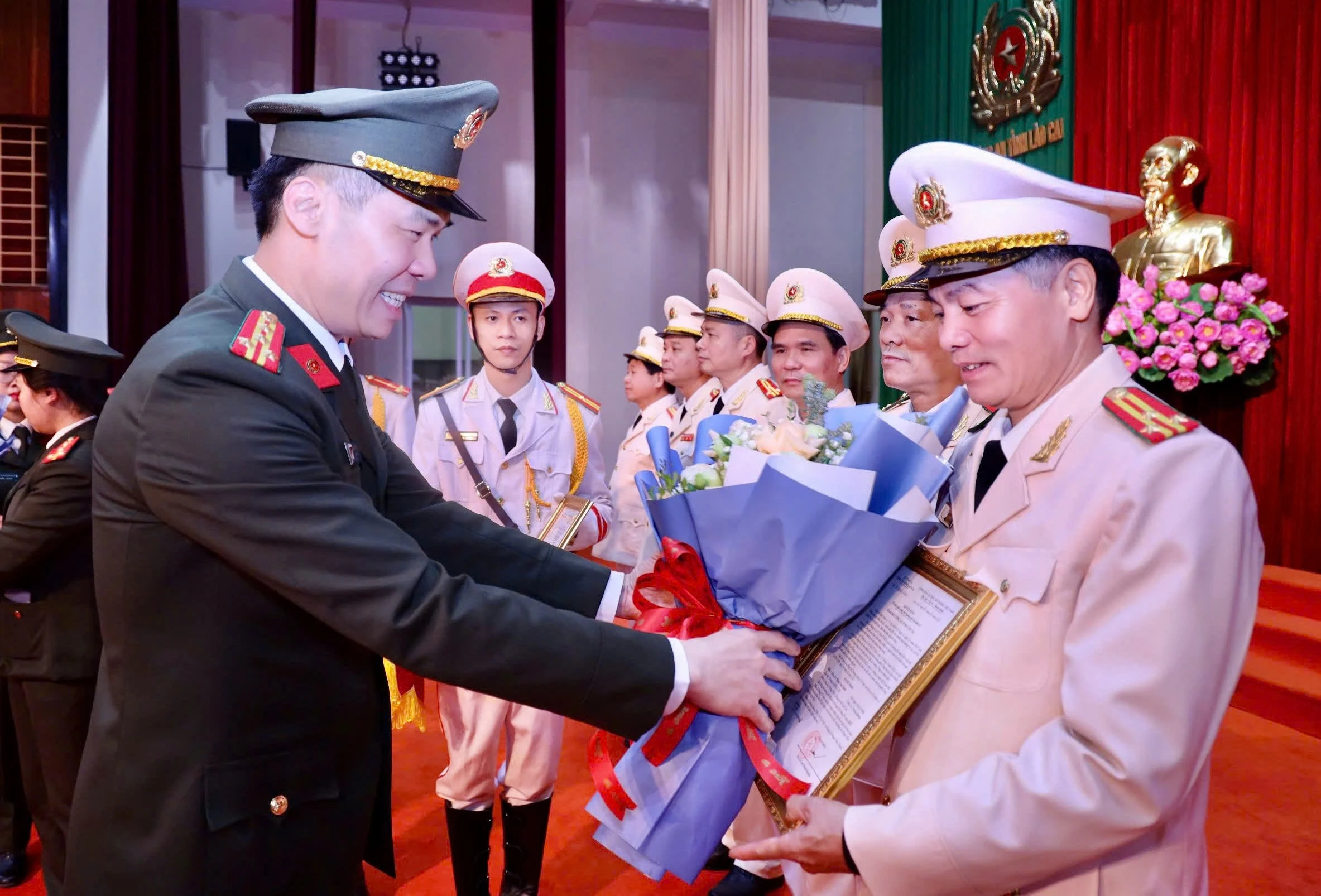 gd-cat-trao-quyete-dinh-cho-cac-dc-huu-tri-1.jpg