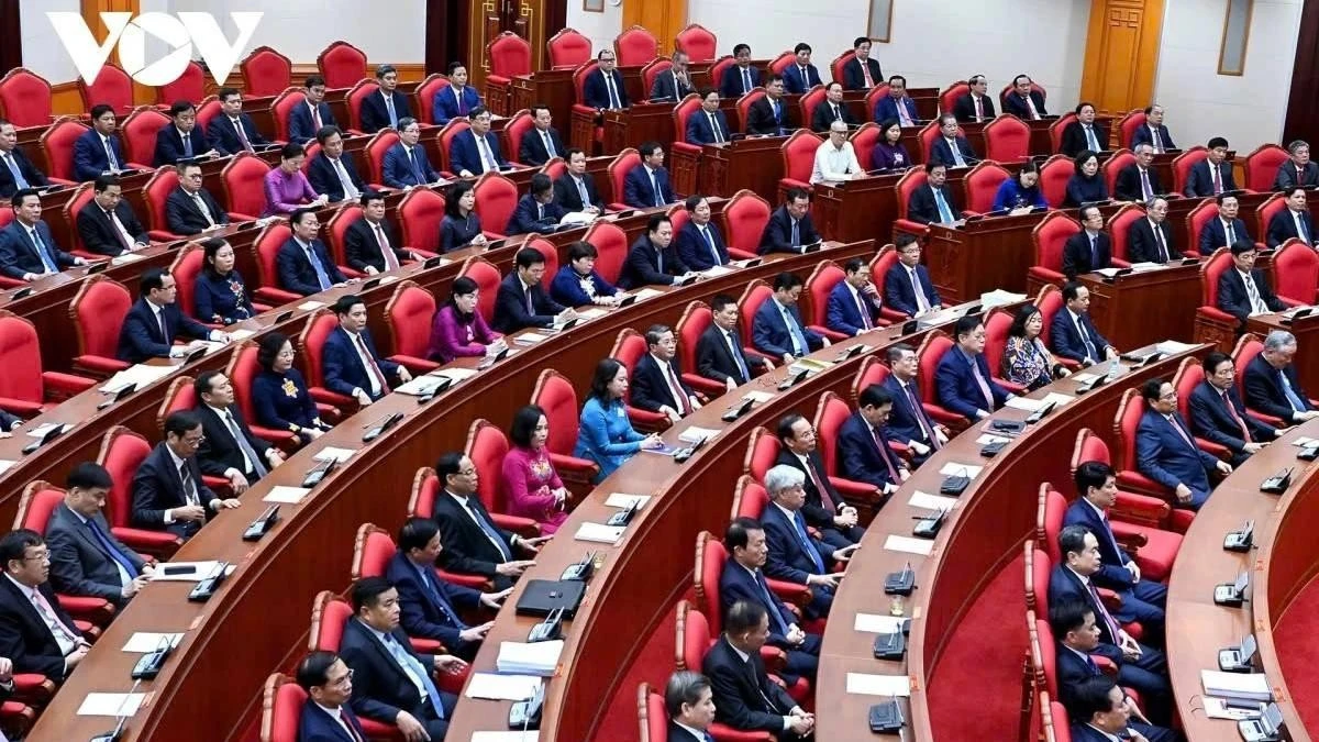 Bộ Chính trị, Ban Bí thư yêu cầu bố trí cán bộ phải công tâm, khách quan theo tinh thần "từ việc chọn người", giữ được những cán bộ có năng lực, không để "chảy máu chất xám"