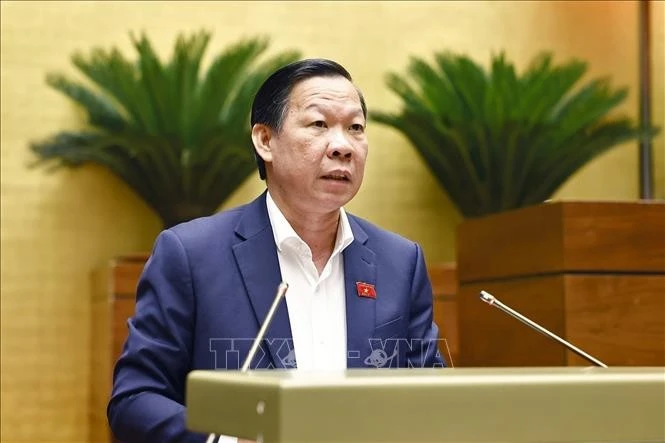 Chủ nhiệm Ủy ban Kinh tế và Tài chính của Quốc hội Phan Văn Mãi trình bày Báo cáo giải trình, tiếp thu, chỉnh lý dự thảo Luật Thuế tiêu thụ đặc biệt (sửa đổi). Ảnh: Doãn Tấn/TTXVN