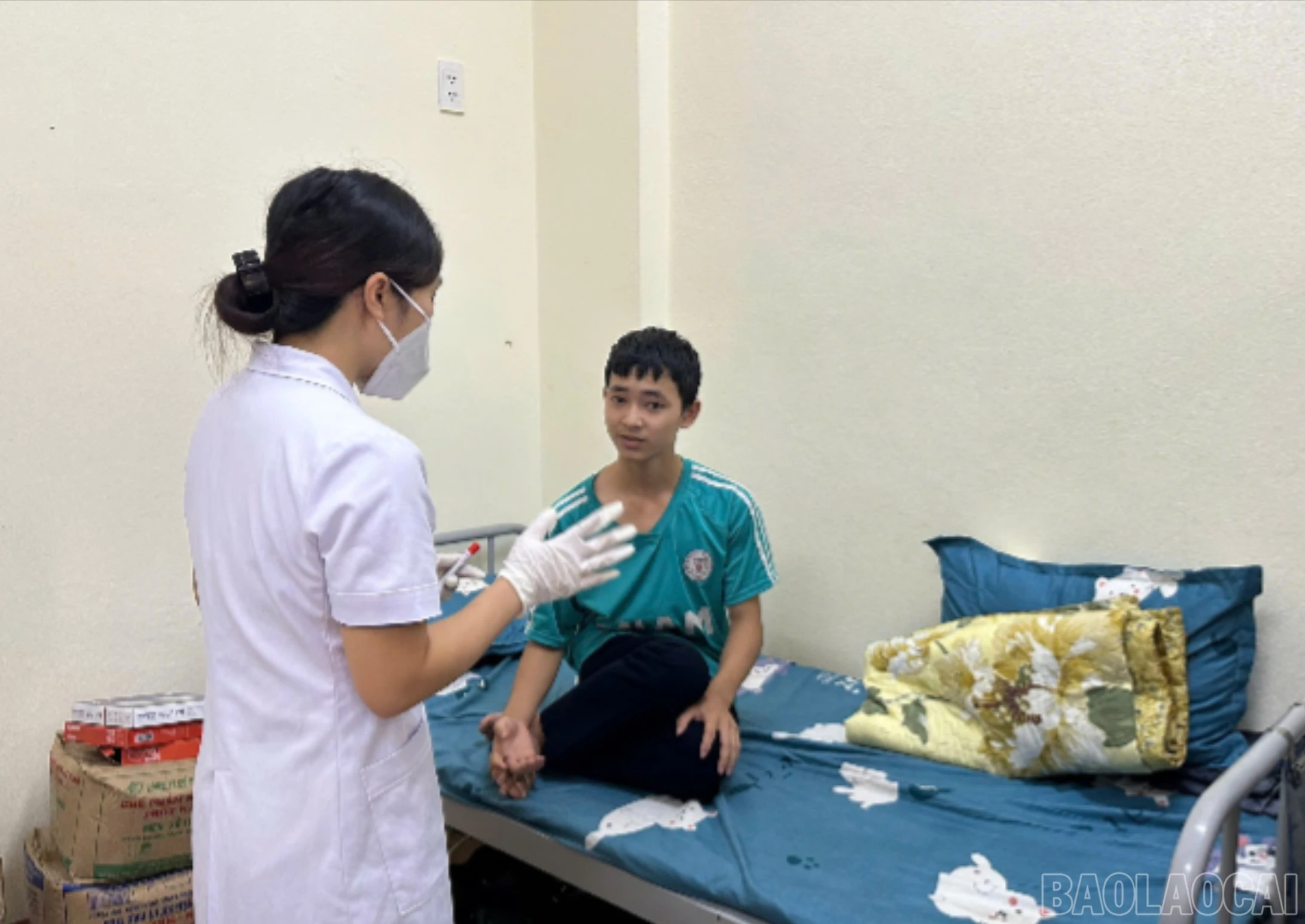 baolaocai-br_anh-8-bs-lay-mau-benh-pham-phan-2847.jpg