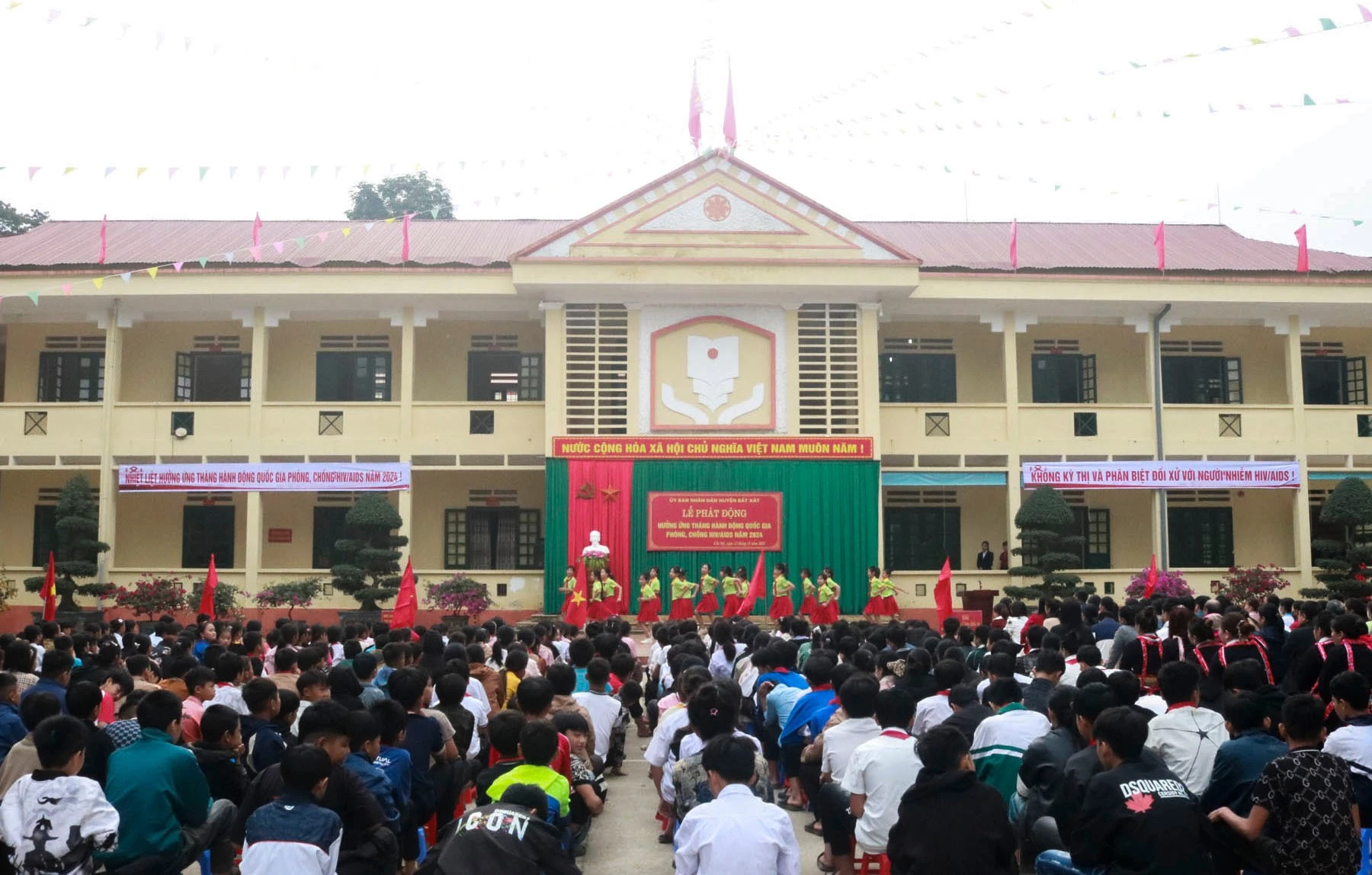 quang-canh-le-phat-dong.jpg
