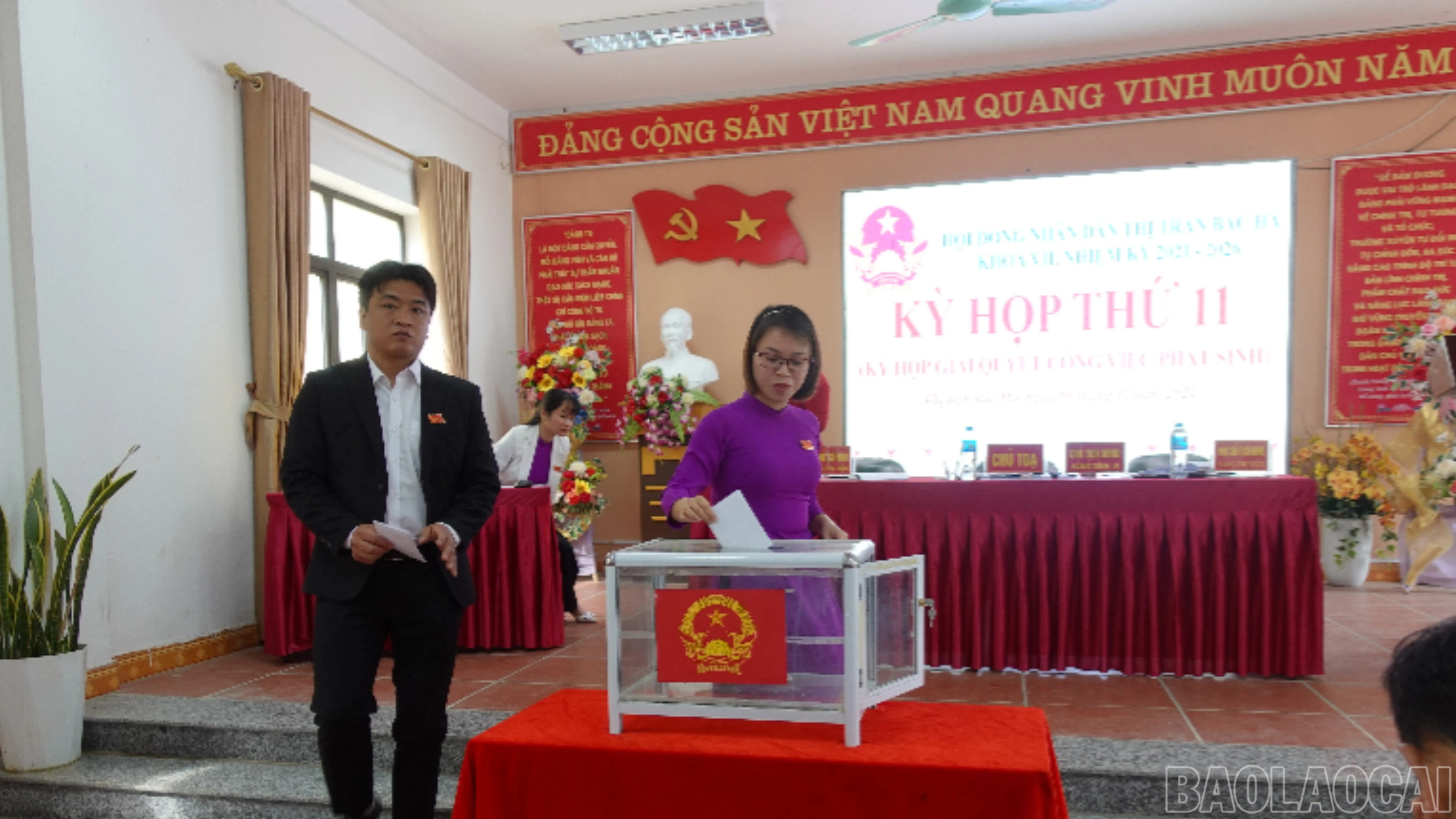 baolaocai-br_dai-bieu-hdnd-thi-tran-bo-phieu-bau-cac-chuc-danh-4768.jpg