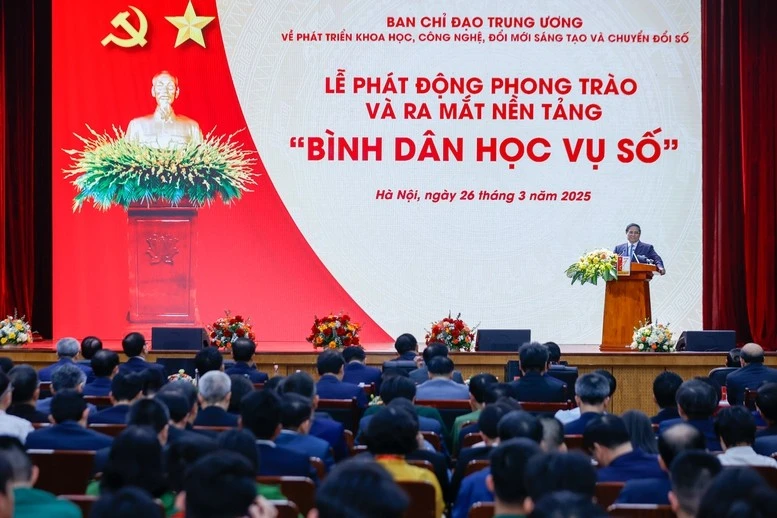 Thủ tướng nêu rõ, phong trào "Bình dân học vụ số" có sự gắn kết chặt chẽ về tên gọi, giá trị cốt lõi và bài học kinh nghiệm của phong trào "Bình dân học vụ" trước đây.