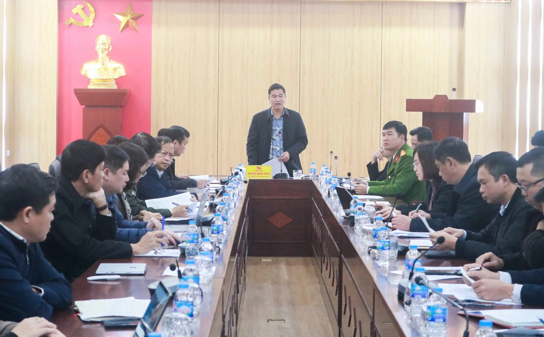 bi-thu-huyen-uy-nguyen-trung-trieu-ket-luan-cuoc-hop.jpg
