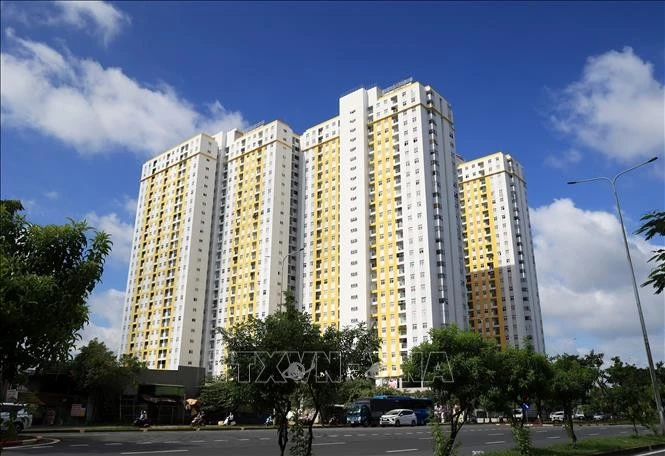 Các block chung cư trên đường Võ Văn Kiệt, quận Bình Tân, TP Hồ Chí Minh. Ảnh: Hồng Đạt/TTXVN
