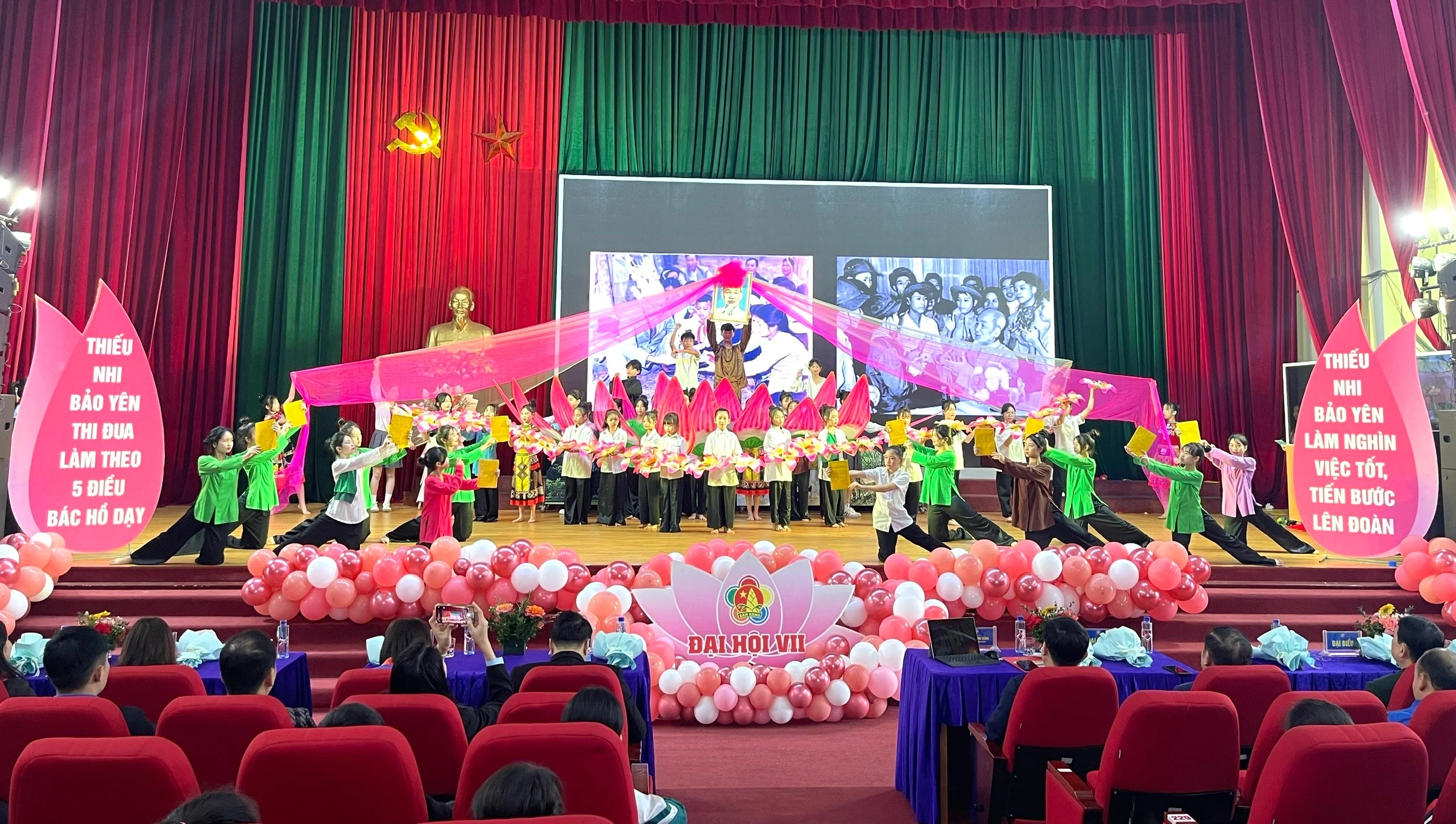an-tuong-phut-sinh-hoat-truyen-thong-tai-dai-hoi.jpg