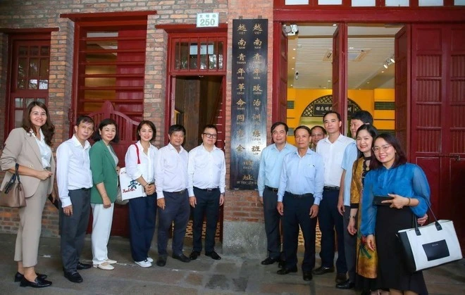 Đoàn công tác Hội Nhà báo Việt Nam thăm nơi Bác Hồ sáng lập Báo Thanh Niên tại Quảng Châu, Trung Quốc.