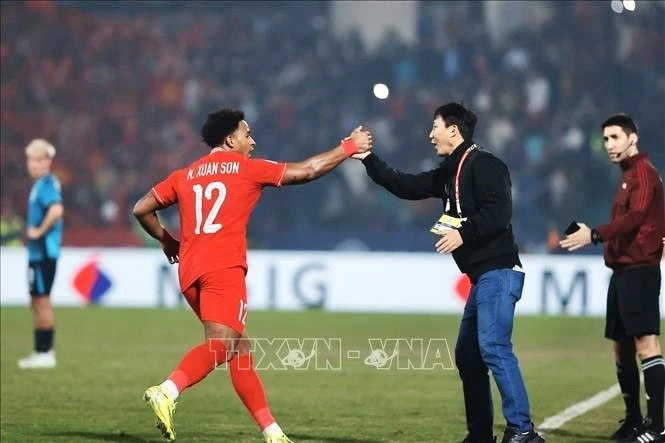 Dưới thời HLV Kim Sang Sik, điểm mạnh lớn nhất của "Những chiến binh sao vàng" là tinh thần đoàn kết, quyết tâm và thi đấu lăn xả. Ảnh: TTXVN