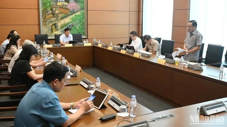 Quốc hội thảo luận tại tổ. (Ảnh: BÙI GiANG)