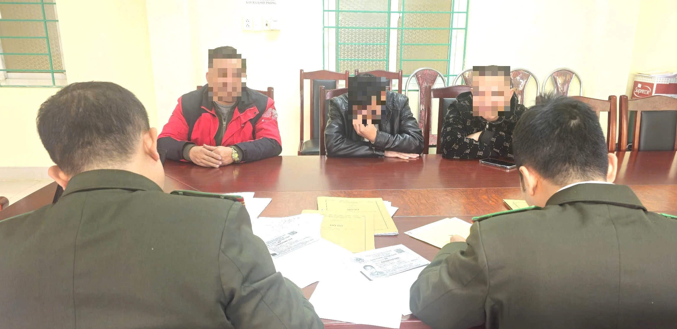 cac-doi-tuong-lam-viec-voi-co-quan-cong-an.jpg