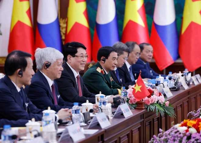 Chủ tịch nước Lương Cường và các đại biểu đoàn cấp cao Việt Nam dự hội đàm. (Ảnh: Lâm Khánh/TTXVN)