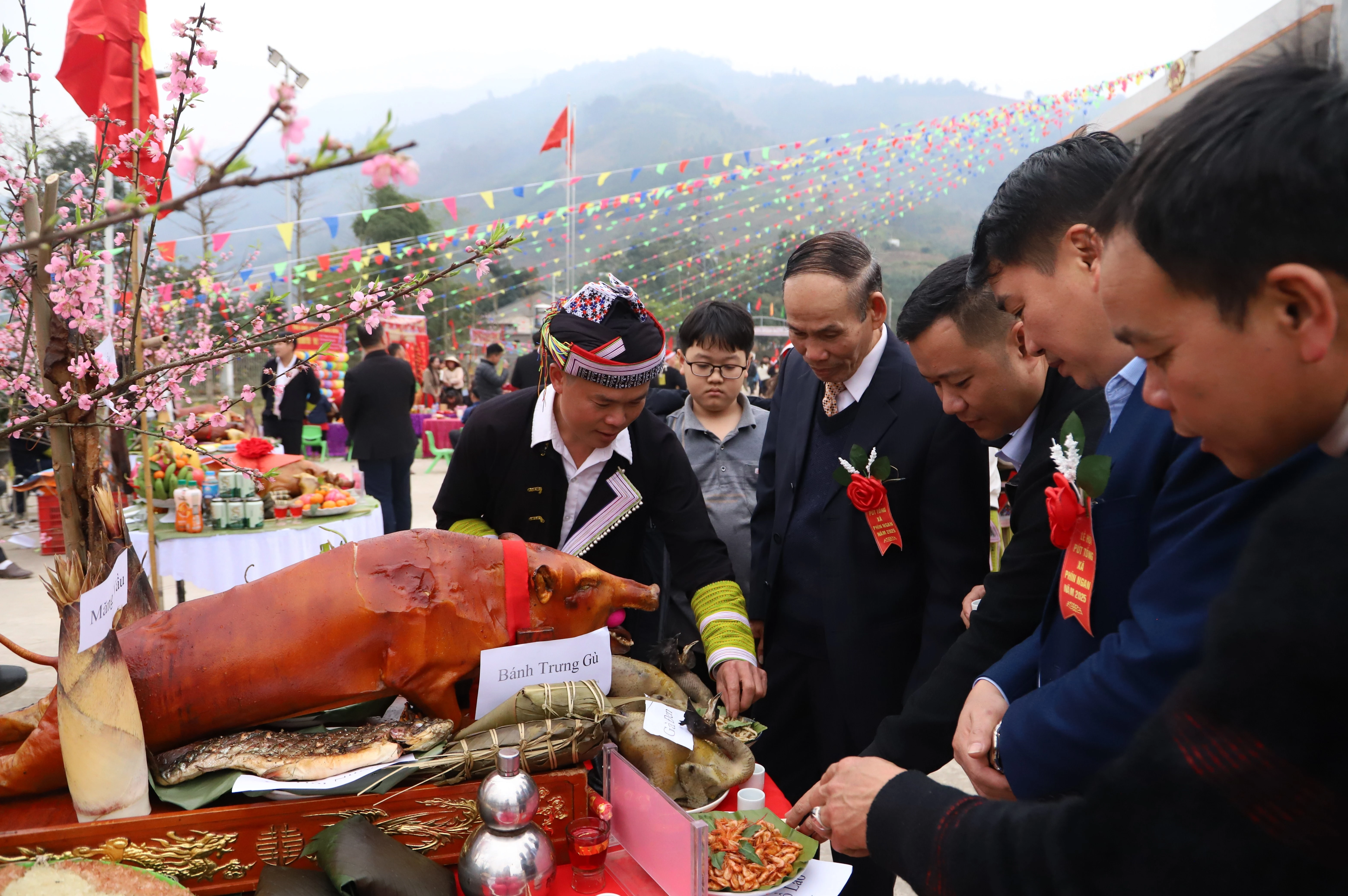 7-dai-bieu-tham-quan-mam-co.jpg