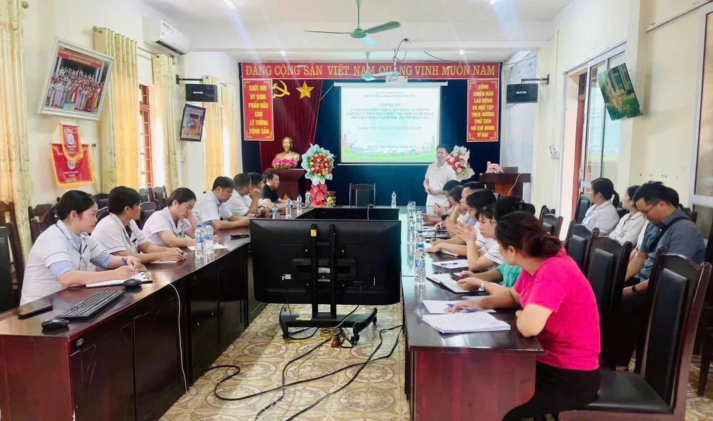 tap-huan-nang-cao-kien-thuc-ky-nang-phong-chong-va-dieu-tri-benh-truyen-nhiem-cho-cac-hoc-vien-1-5787.jpg