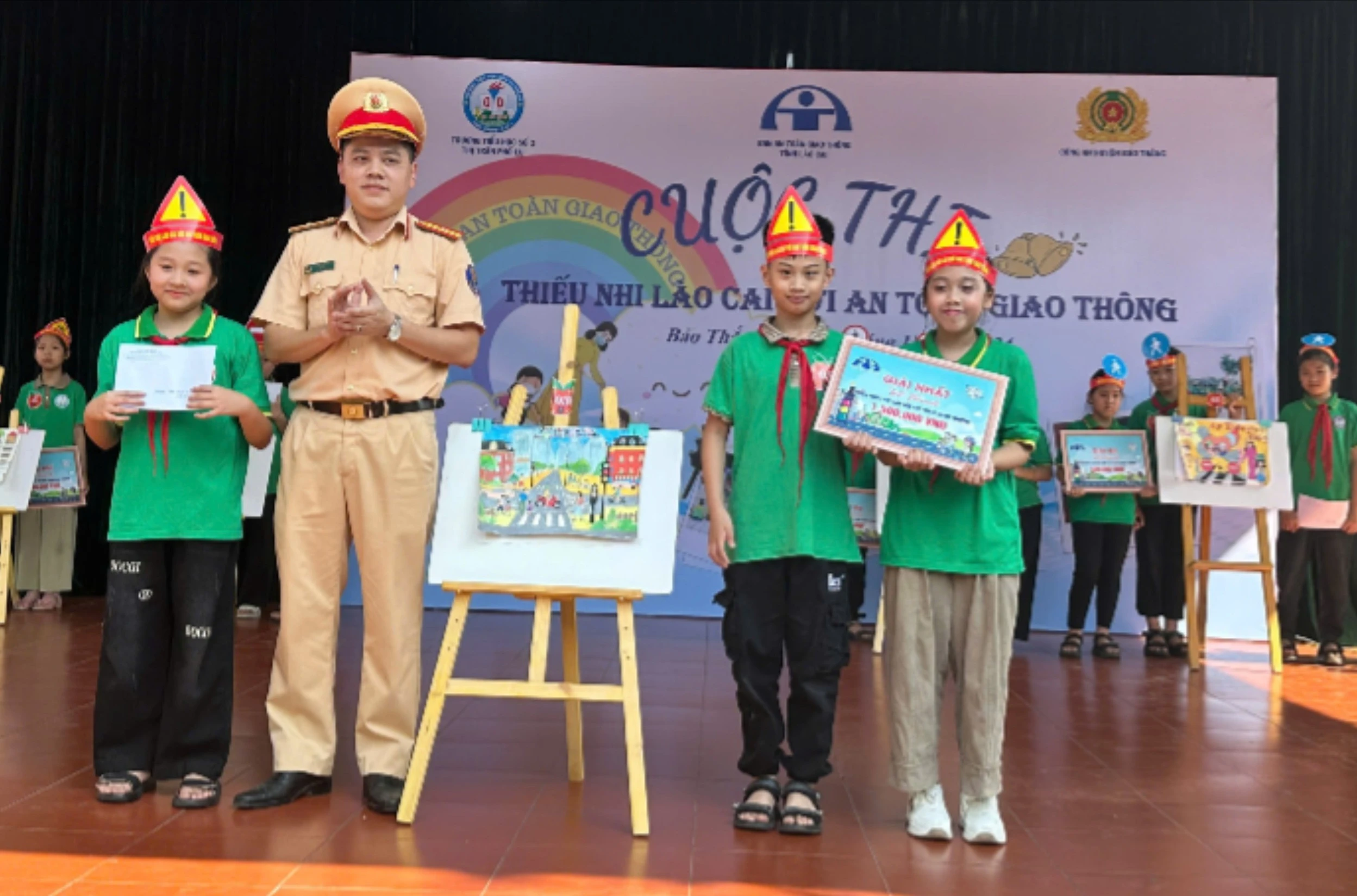 giai-nhat-ve-tranh-7376.jpg