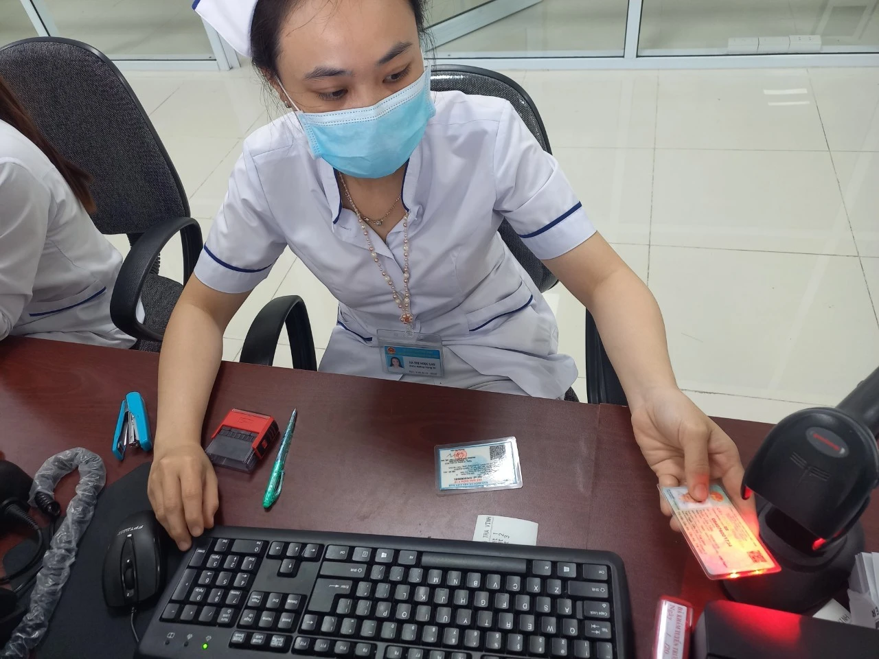 Khám chữa bệnh bằng thẻ CCCD tại Trà Vinh. Ảnh: XC