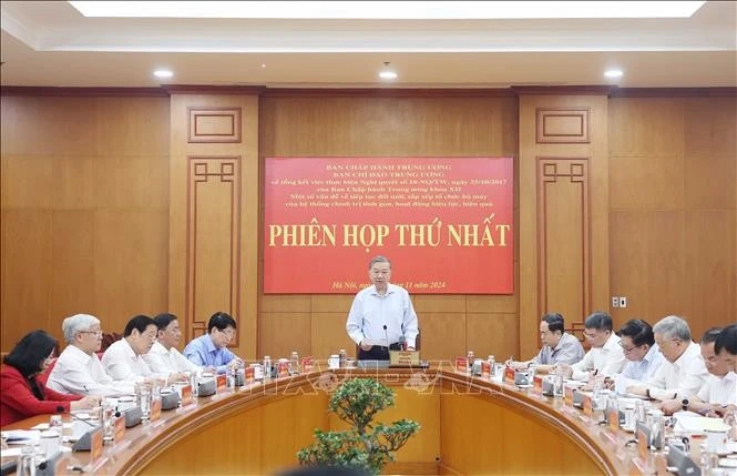Tổng Bí thư Tô Lâm, Trưởng Ban Chỉ đạo Trung ương về tổng kết thực hiện Nghị quyết số 18 - NQ/TW, ngày 25/10/2017 của Ban Chấp hành Trung ương Đảng khoá XII "Một số vấn đề về tiếp tục đổi mới, sắp xếp tổ chức bộ máy của hệ thống chính trị tinh gọn, hoạt động hiệu lực, hiệu quả" chủ trì Phiên họp thứ nhất của Ban Chỉ đạo, ngày 19/11/2024. Ảnh: Thống Nhất/TTXVN