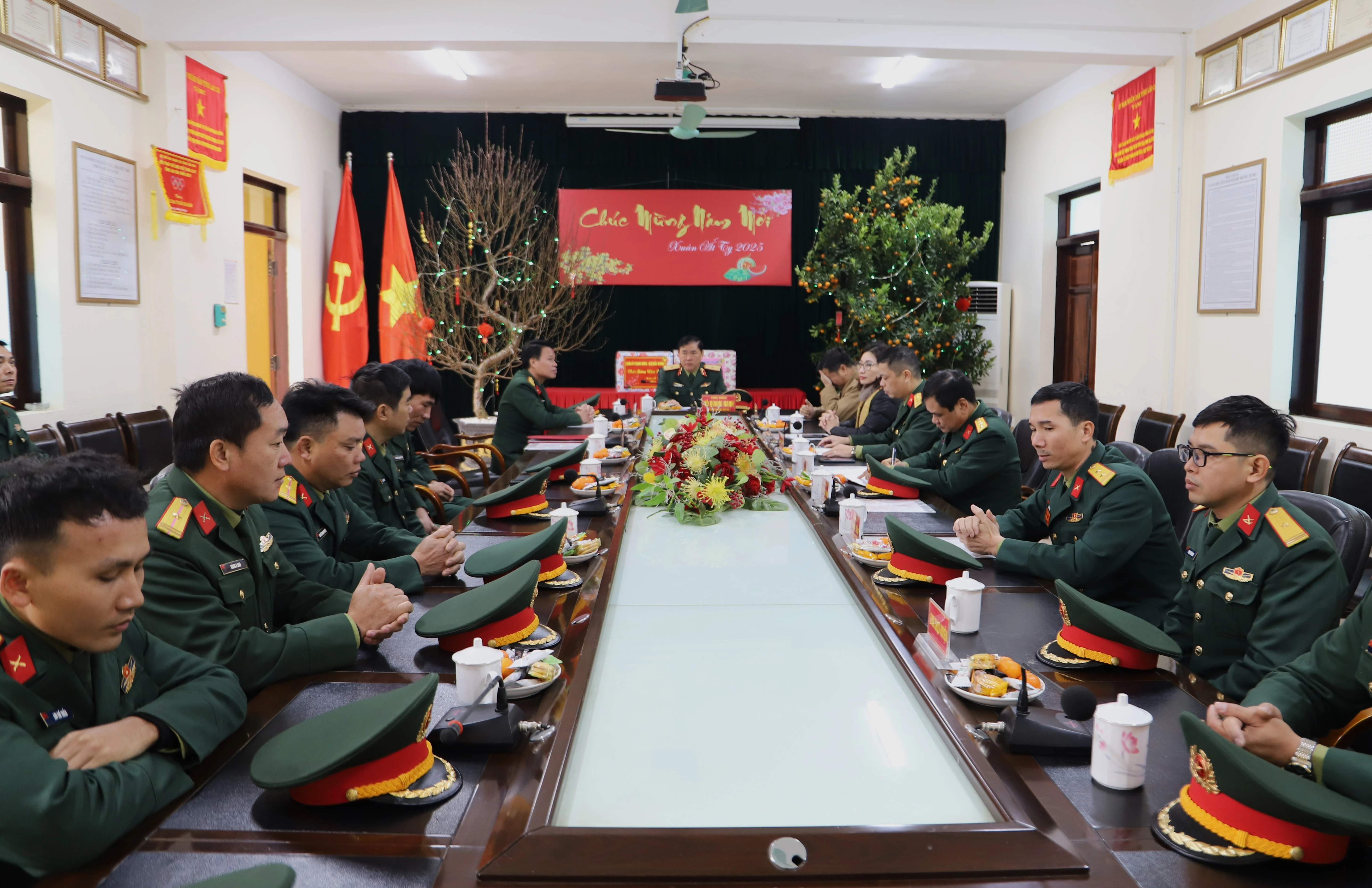quang-canh-buoi-lam-viec.jpg
