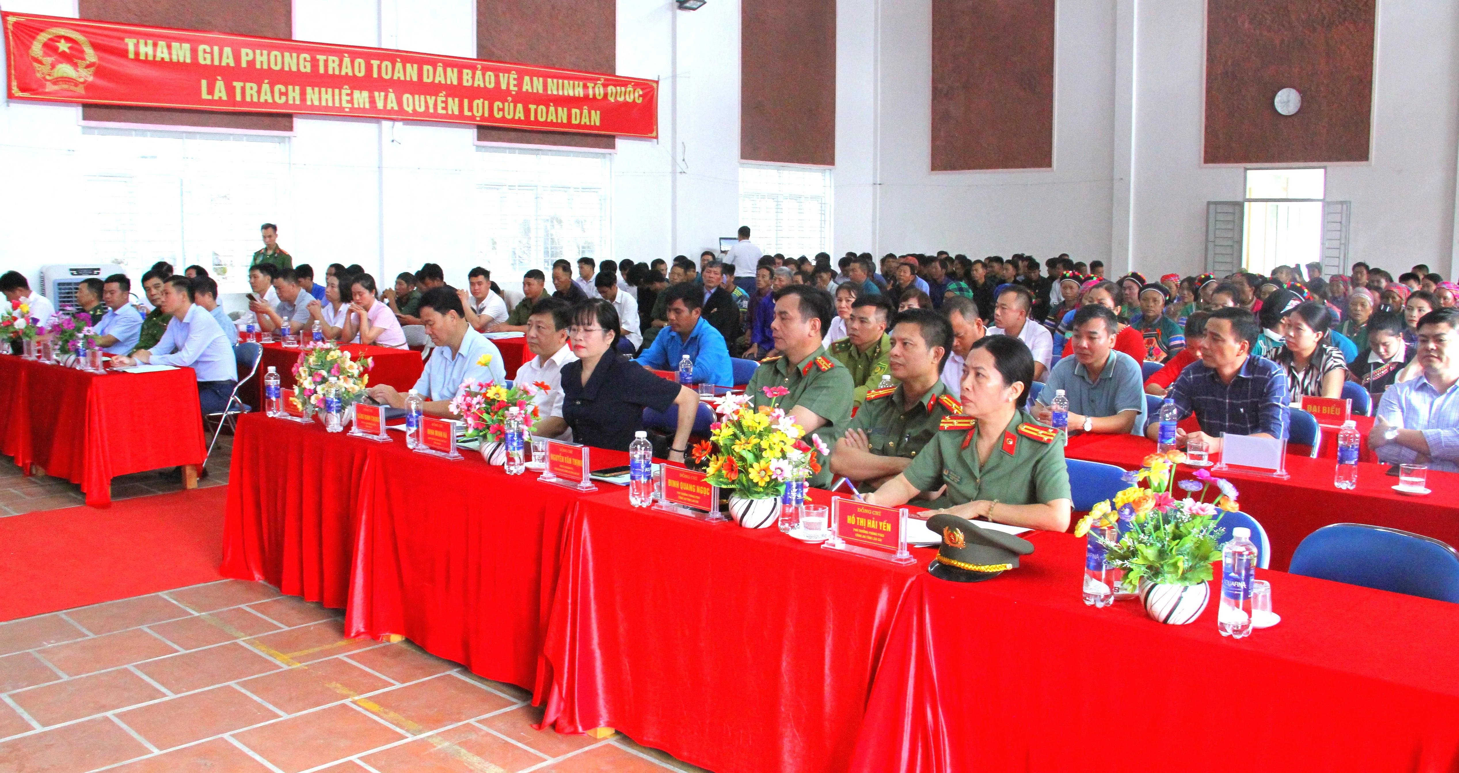Đại biểu dự ngày hội.