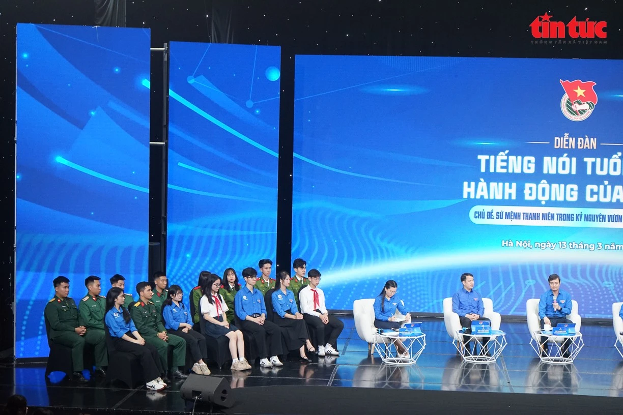 Ông Bùi Quang Huy, Bí thư thứ nhất Trung ương Đoàn Thanh niên Cộng sản Hồ Chí Minh giải đáp câu hỏi của các cán bộ, đoàn viên, thanh niên.